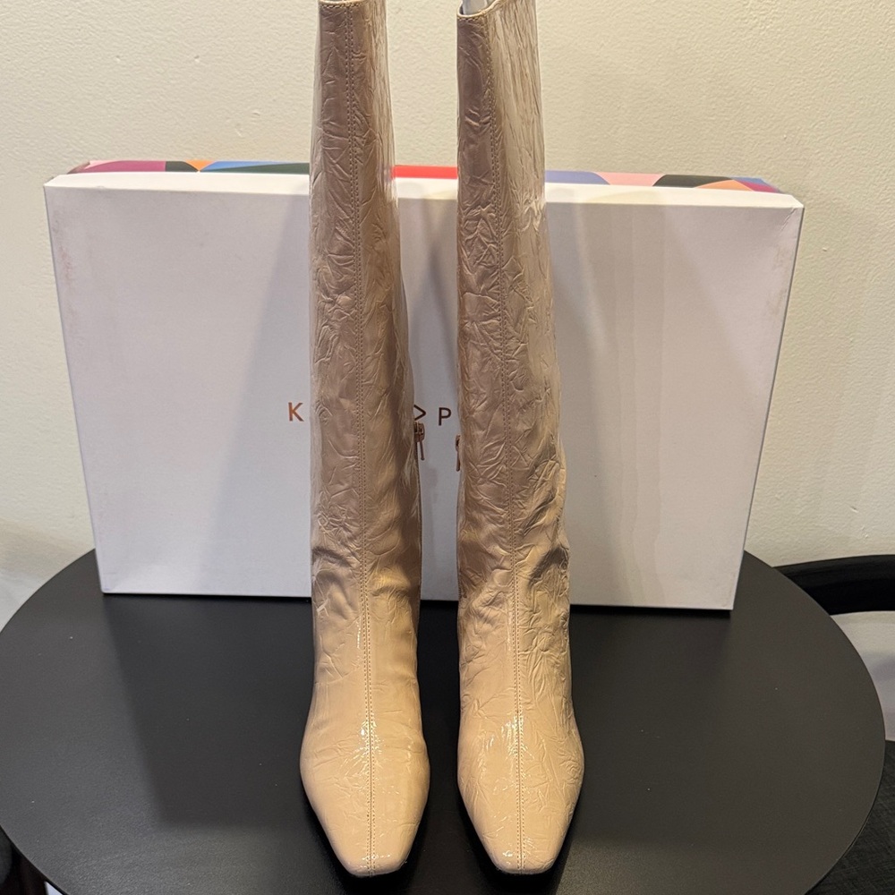 The Wanderering boots Katy Perry size 10W. Color true taupe.